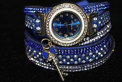 Вишуканий жіночий годинник на довгому ремінці синій із камінням