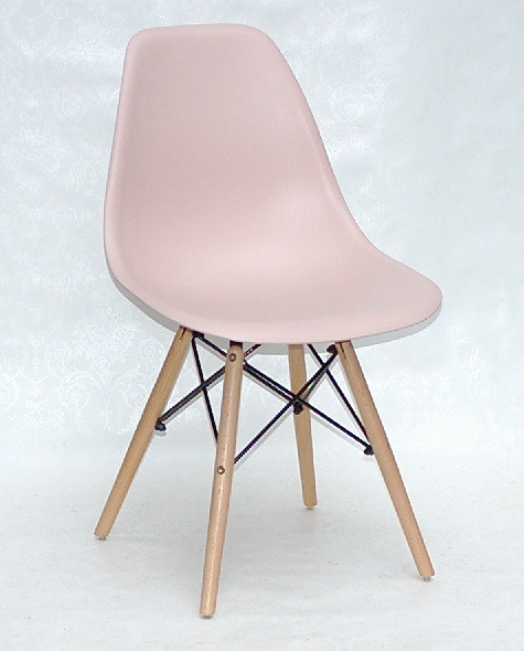 Стілець обідній пластиковий на букових ніжках Nik, рожевий 63