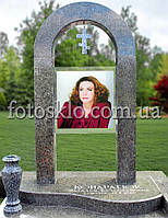 Памятник из гранита Арка с портретом в стекле