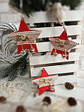 Дерев'яна іграшка на ялинку "Зірочка з металевими сердечками", 9 см, фото 3