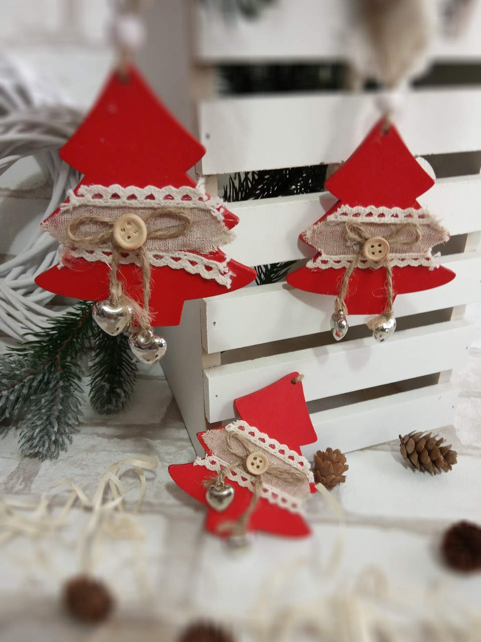 Ялинкова іграшка "Ялинка з металевими сердечками" з дерева, 9 см, фото 1