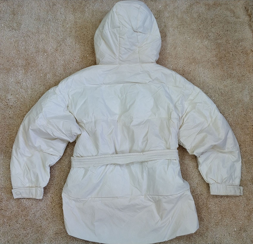 Модный пуховик оверсайз зимняя куртка на поясе с капюшоном - фото 7 - id-p1020098021
