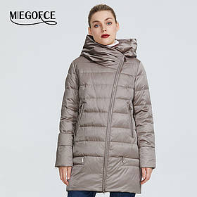 Пуховик жіночий теплий зимовий MIEGOFCE. Куртка пальто з капюшоном на биопухе (світло-коричневий)
