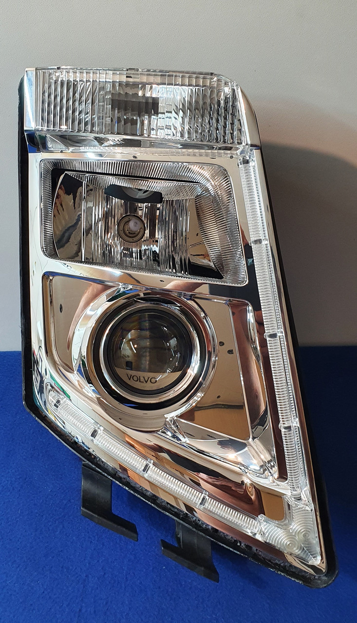 Встановлення BI-XENON лінзи в фари Volvo FH13 euro 5