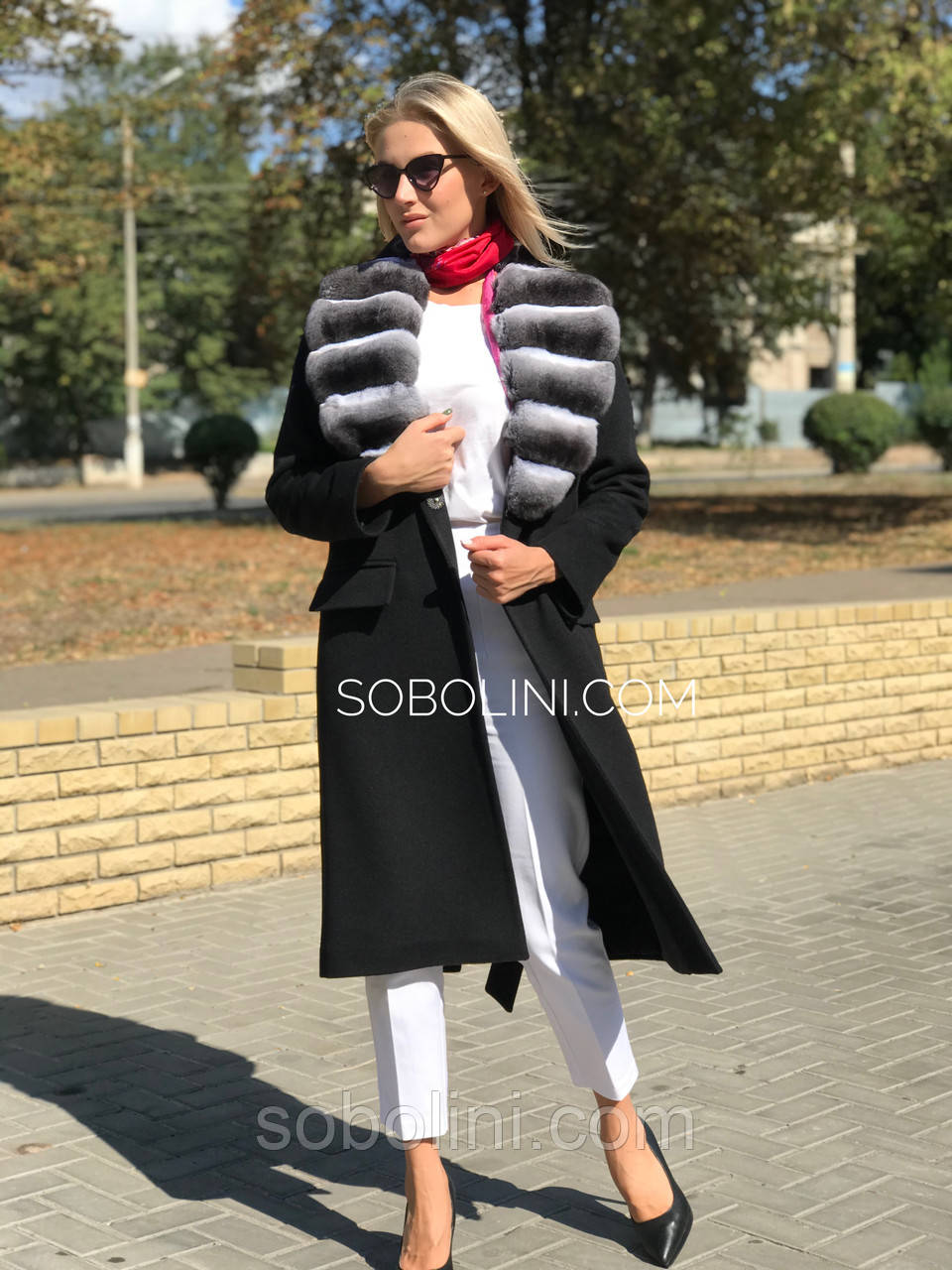 Пальто з кашеміру з шиншилою на комірі