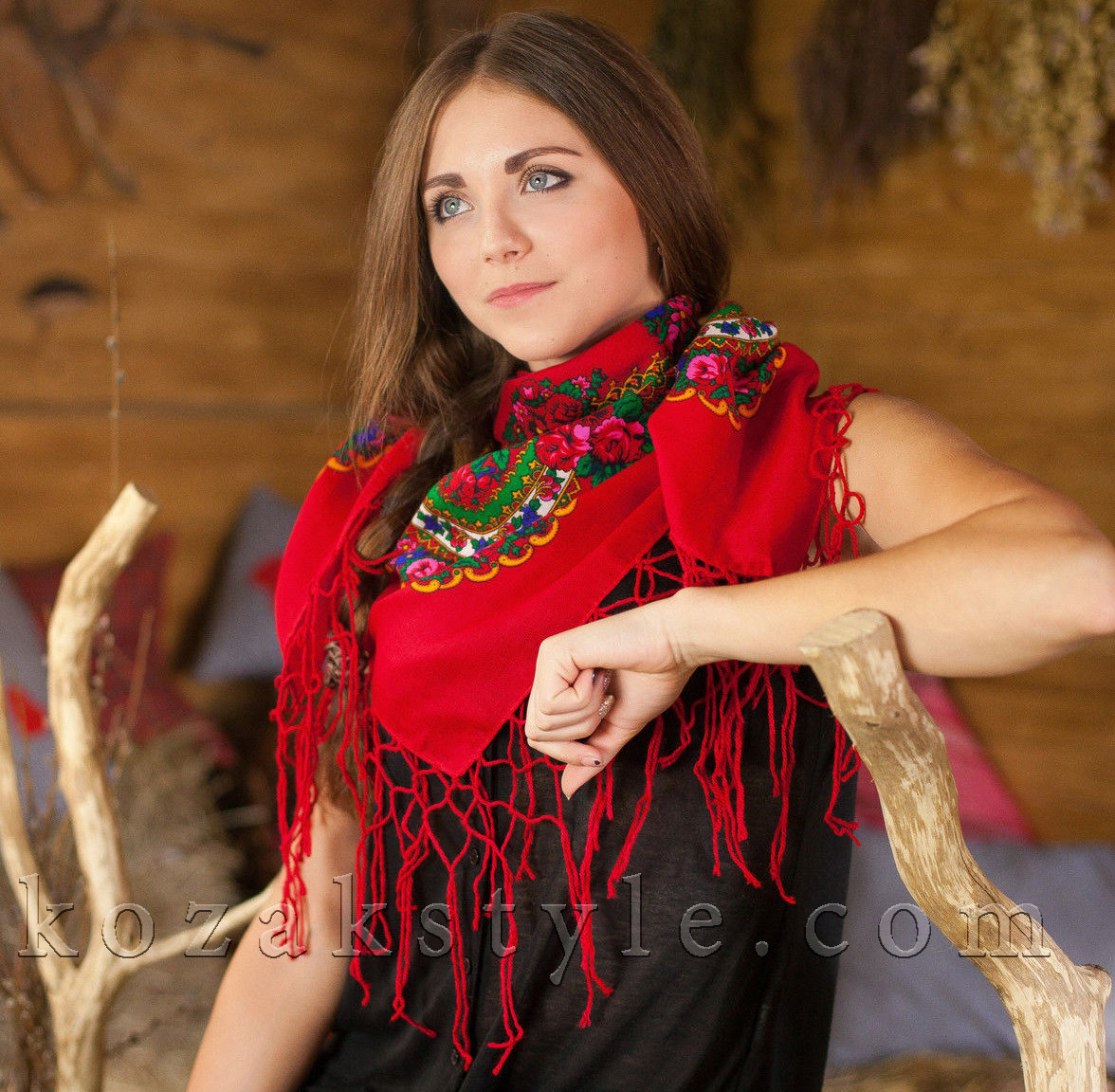 Українська хустка червона (90х90)