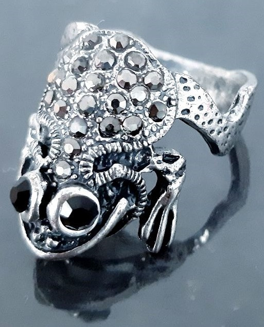 Каблучка Neoglory. Родій. Камені: циркон та гематит. Є: 16р 17р