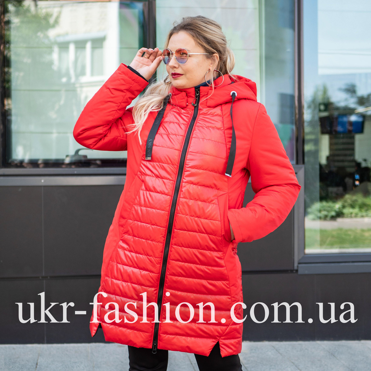 Удлиненная куртка женская демисезонная большого размера 50-60 красный - фото 1 - id-p1234048502