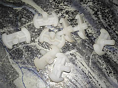 Кліпса-фіксатор молдинга порогу Ваз 2106