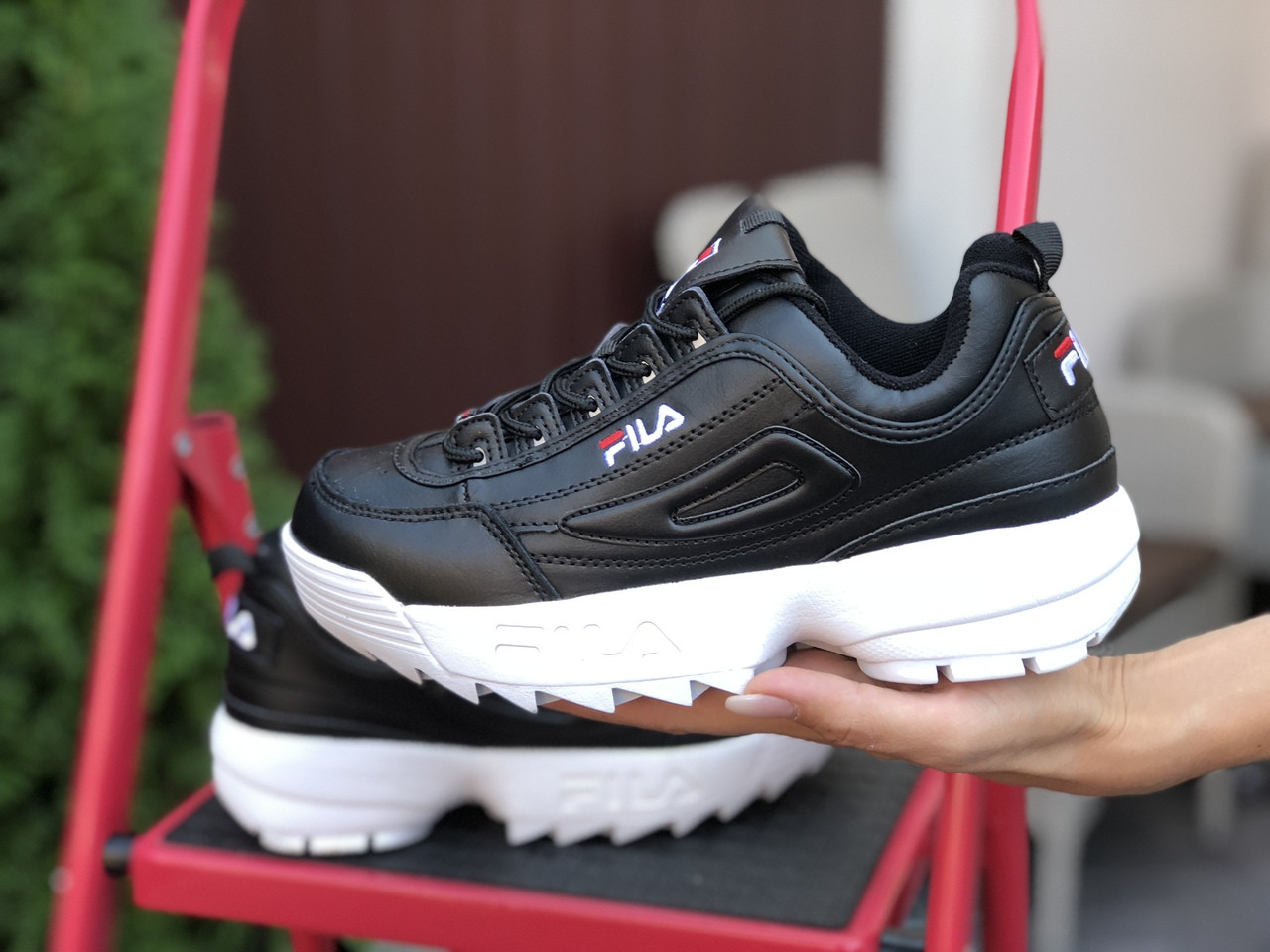 Кросівки жіночі Fila Disruptor 2 шкіряні чорні білі