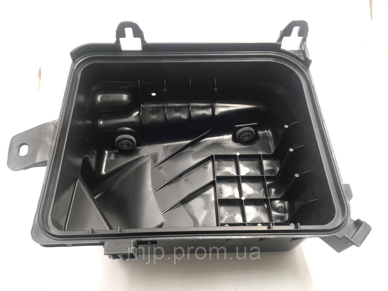 Оригінальний корпус повітряного фільтра нижній 1500A376.
