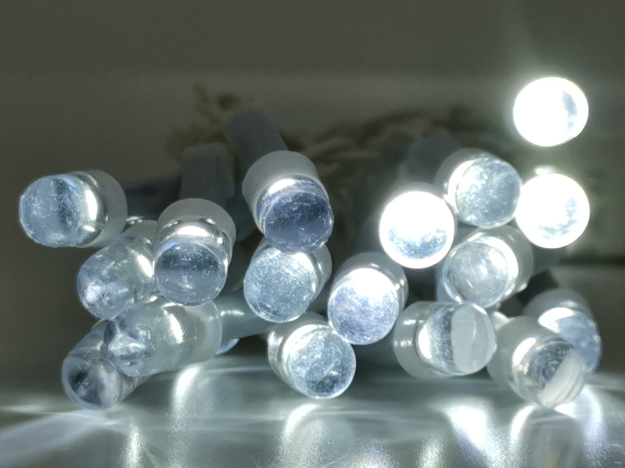 Світлодіодна гірлянда "Лінза" на батарейках 2 м 20 LED АА 3 шт W білий