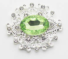 Камінь в сріблястій ажурній оправі 24*26 мм світло-зелений