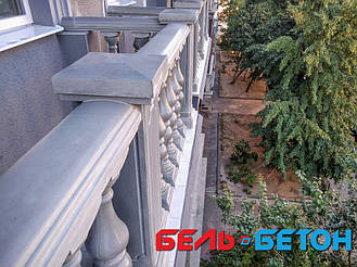 Еще одна балюстрада на балконе многоэтажного дома в Киеве на Пирогова | Серая балюстрада на Пирогова в Киеве 10