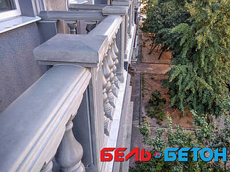 Еще одна балюстрада на балконе многоэтажного дома в Киеве на Пирогова | Серая балюстрада на Пирогова в Киеве 10