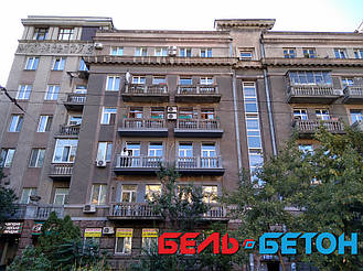 Еще одна балюстрада на балконе многоэтажного дома в Киеве на Пирогова | Серая балюстрада на Пирогова в Киеве 15