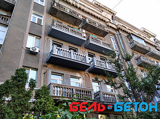 Еще одна балюстрада на балконе многоэтажного дома в Киеве на Пирогова | Серая балюстрада на Пирогова в Киеве 16