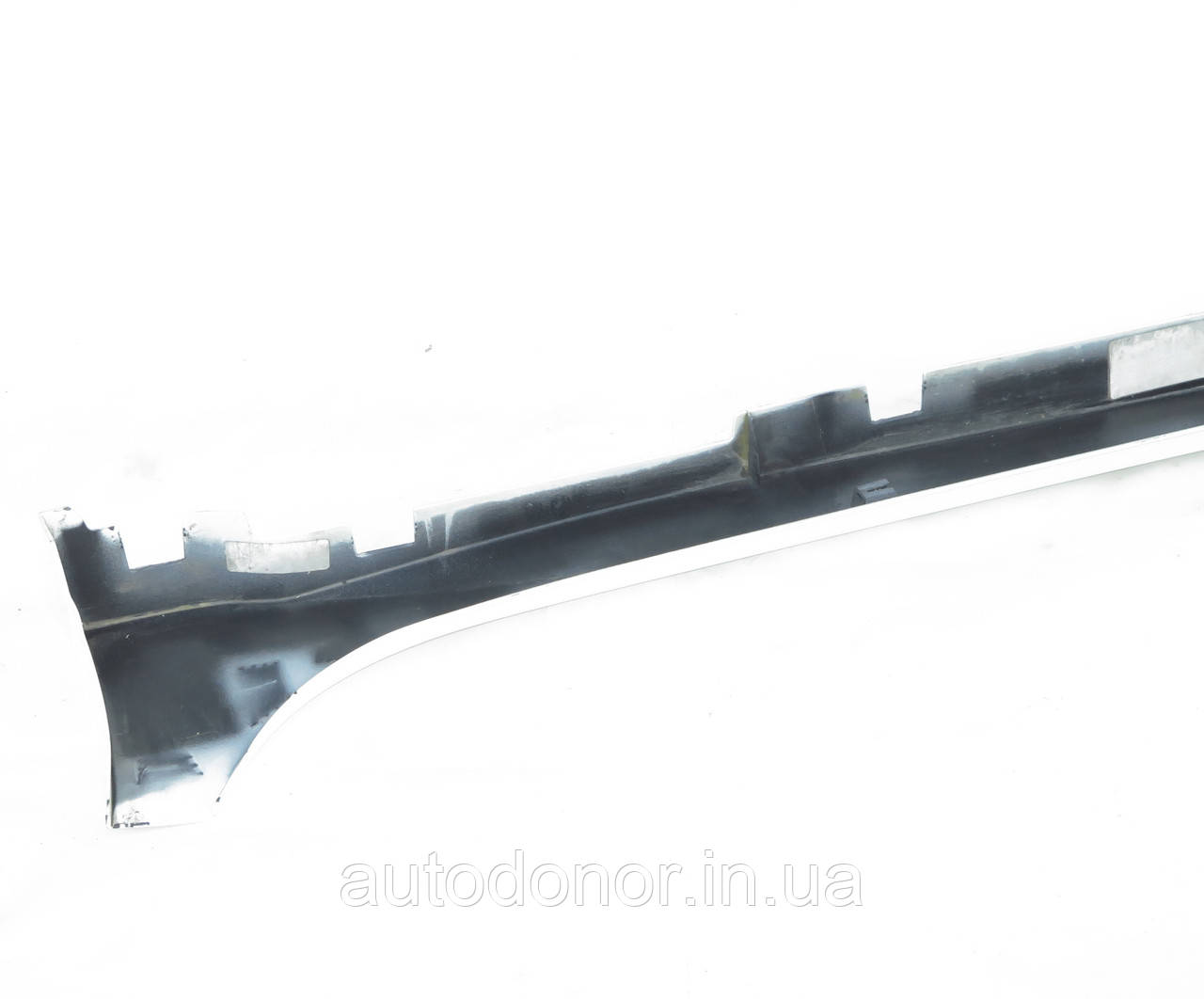 Накладка пластикова порога ліва Nissan Leaf ZE1 (18-) 76851-5SA0H
