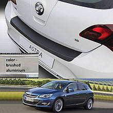 Пластикова захисна накладка на задній бампер для Opel Astra J 5 DR HATCH 2012-2015