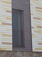 Навісна фасадна система Сканрок Варіант обробки віконного отвору (вертикальні укоси в камені, верхній і нижній в металі з РЕ покриттям)
