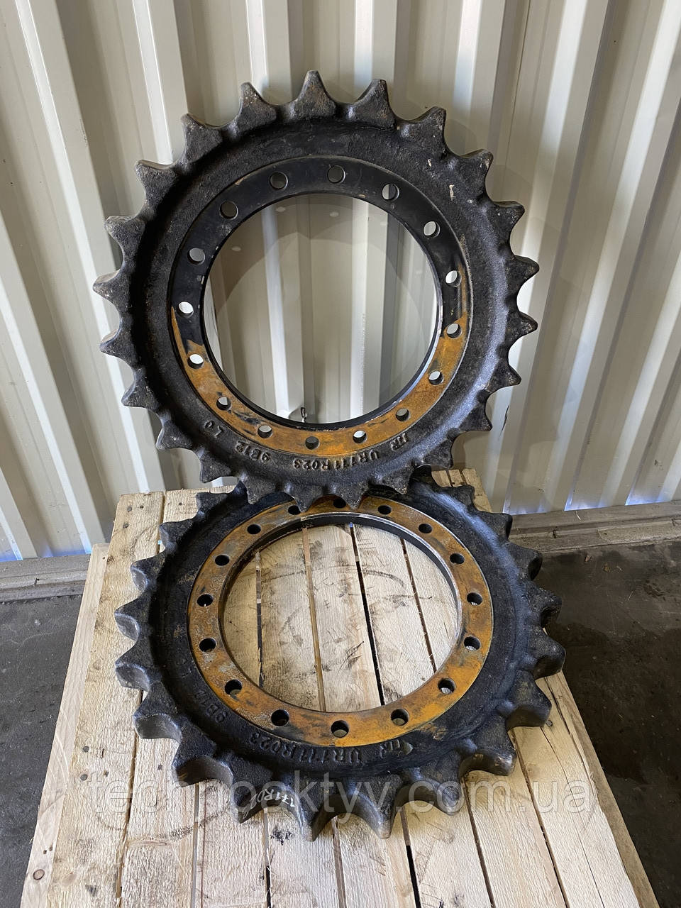 Приводна зірочка (ведуча) UR171R023 JCB JS130, JS140, JS145.