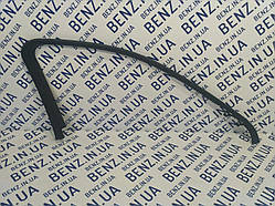 Обшивка рамки вікна передньої двері зліва Mercedes W212, S212 A2127250171