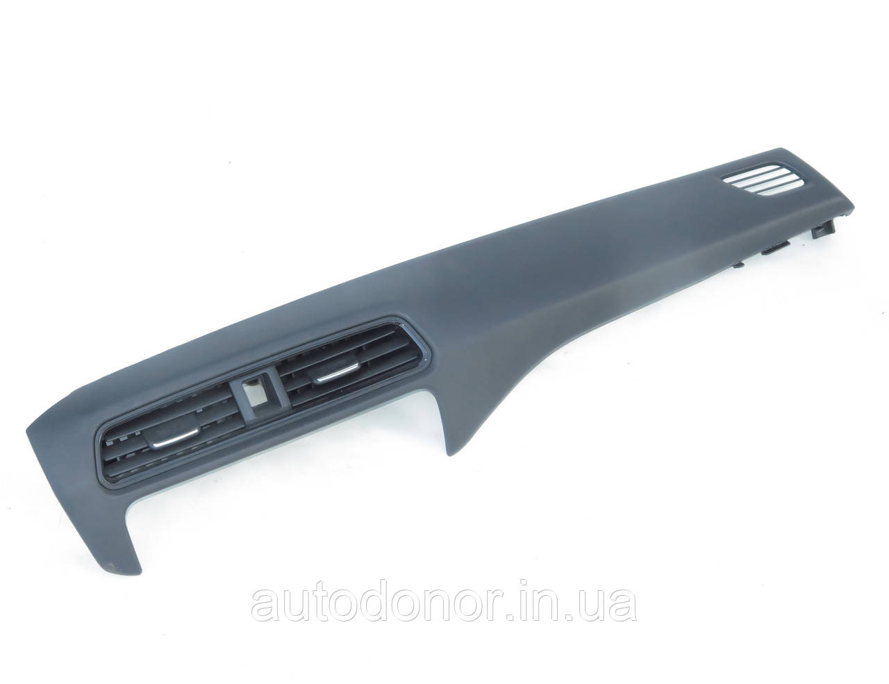 Накладка торпедо права під повітроводи Nissan Leaf ZE1 (18-) 68420-5SA0B
