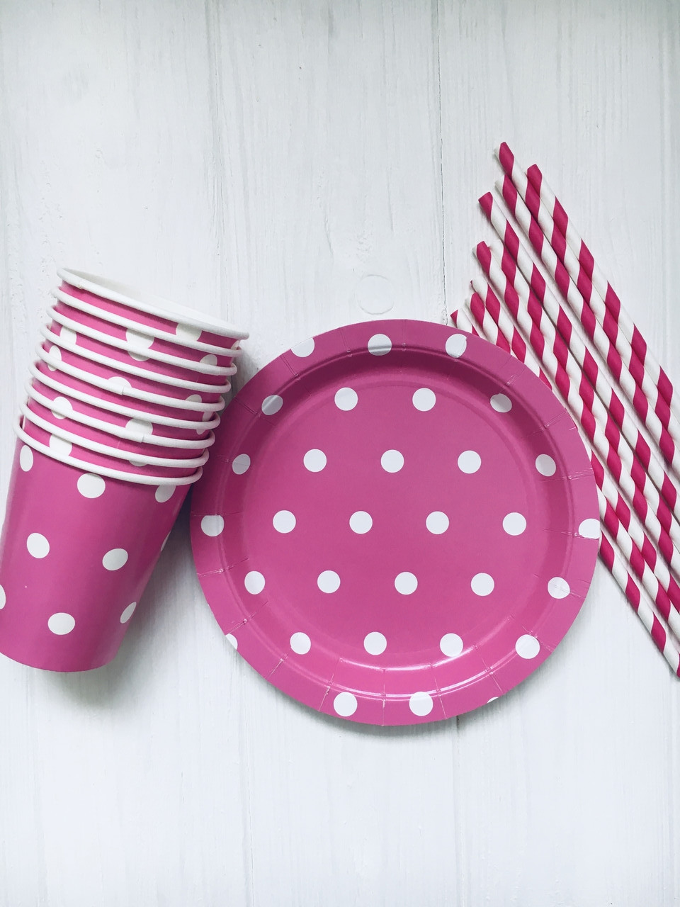 Набор бумажной посуды - тарелочки, стаканчики и трубочки "White dots" (30 шт.)