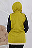 Жіноча утеплена жилетка зі стьобаного фактурного трикотажу й екохутра, фото 4