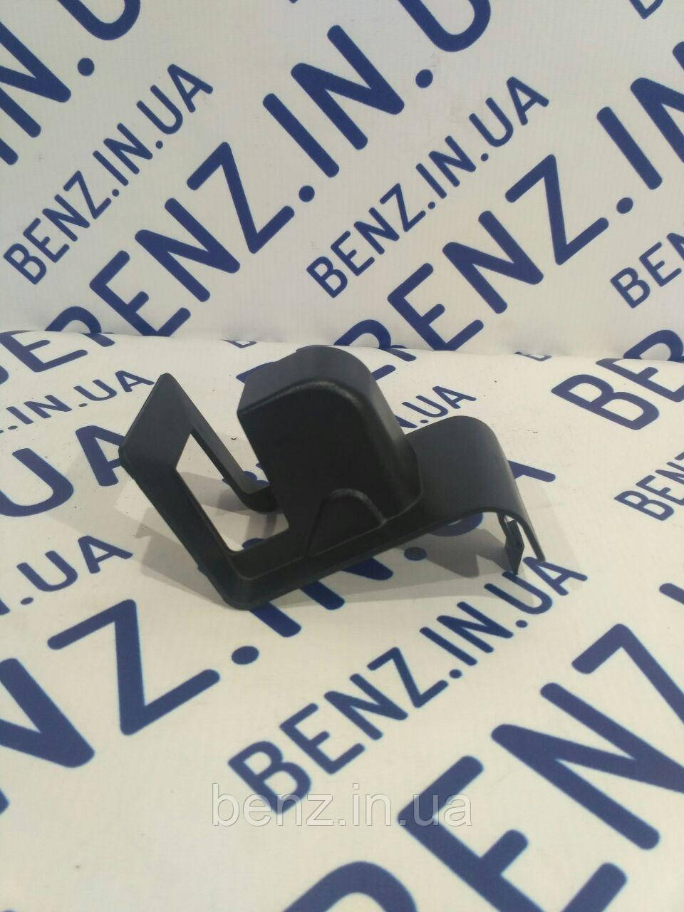 Накладка замку дивана справа Mercedes S212 A2129231222