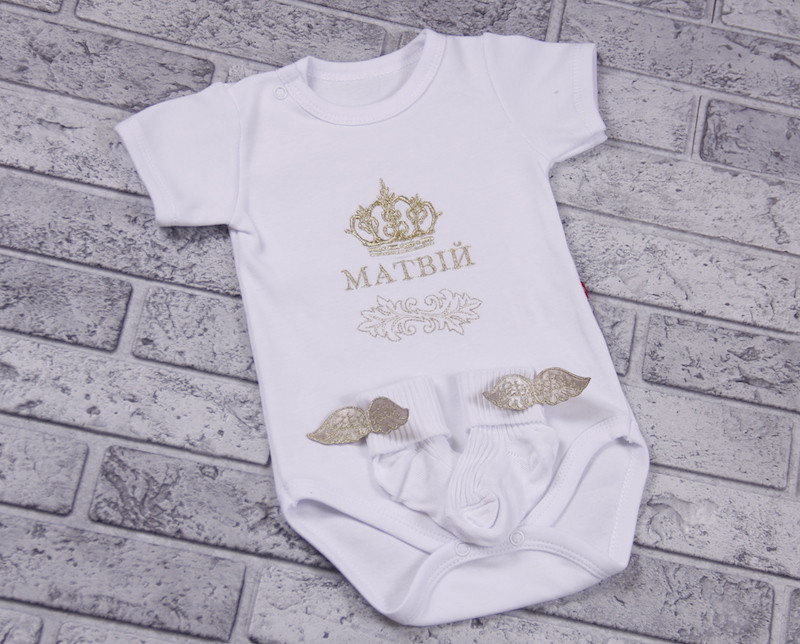Боді з коротким рукавом + шкарпетки з крильцями для хлопчика, (корона кругла, вензелі)
