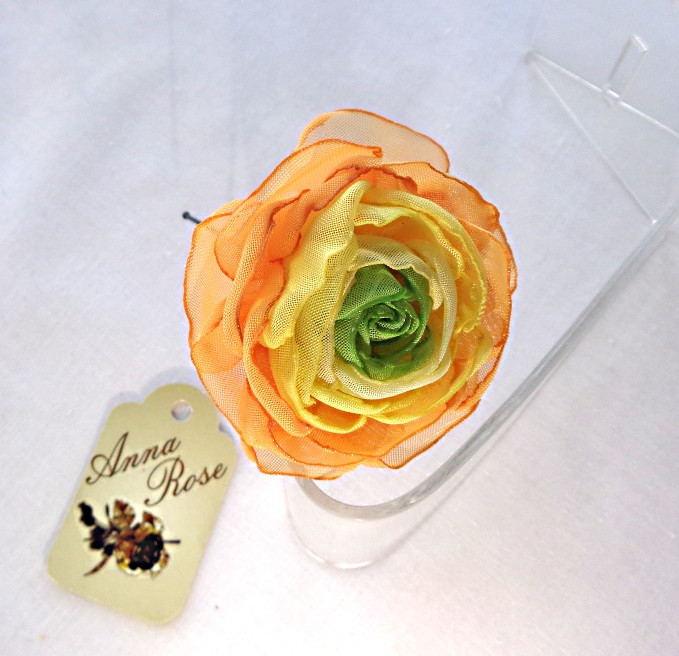 Шпильки для волосся з квітами ручної роботи з тканини "Помаранчевий ранункулюс"