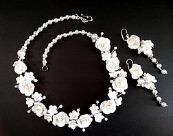 Весільне біле кольє та сережки з трояндами.