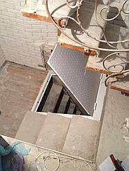 Сталевий люк в підвал 600/700 мм / підлоговий люк в льох