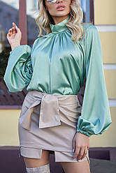 Шовкова блузка з пишними рукавами та комірцем стійка оливковкового кольору
