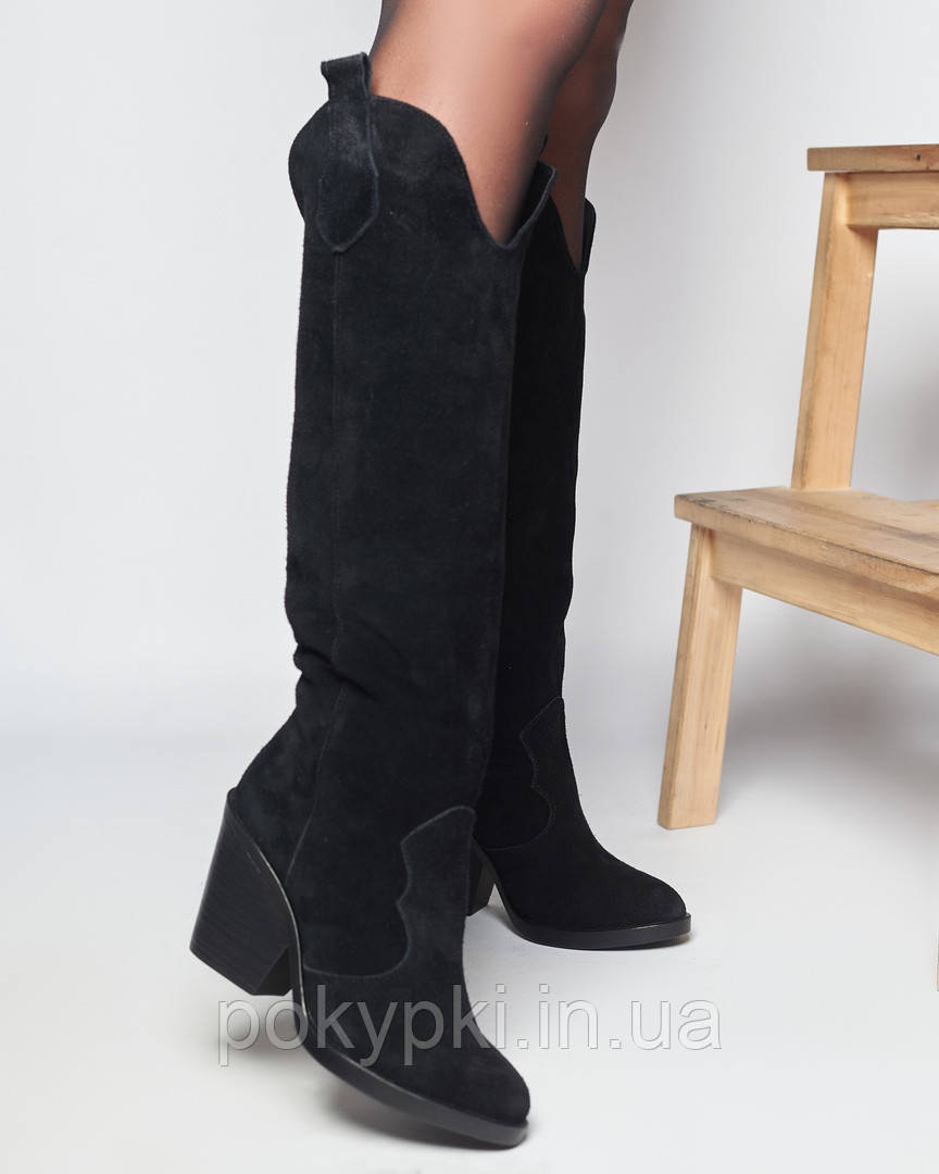 Практичні жіночі чоботи козаки осінні високі замшеві на широкому стійкому каблуці чорні