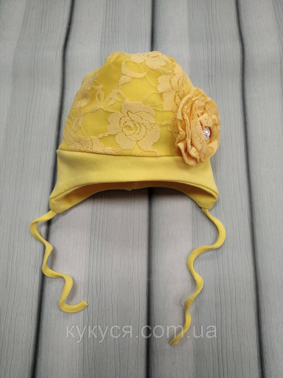 Шапка дитяча на зав'язках для дівчинки