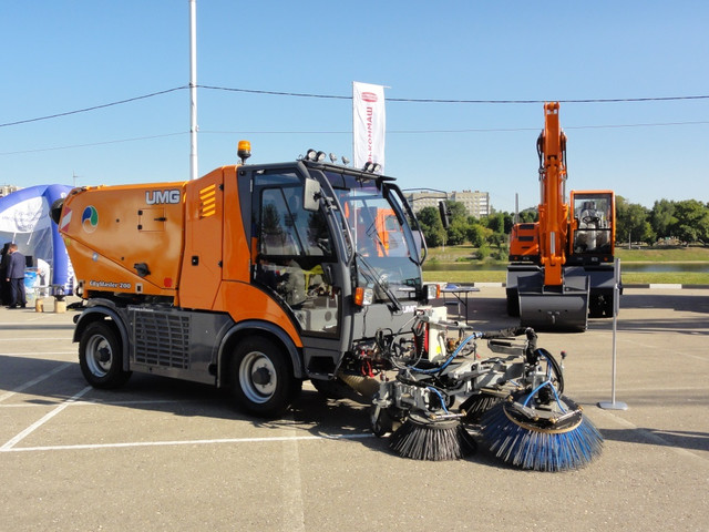 Подметально-уборочная машина