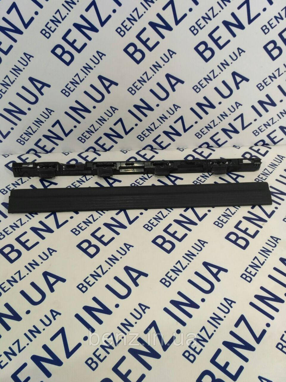 Накладка порога передня права Mercedes W212, S212 рестайл A2126860236