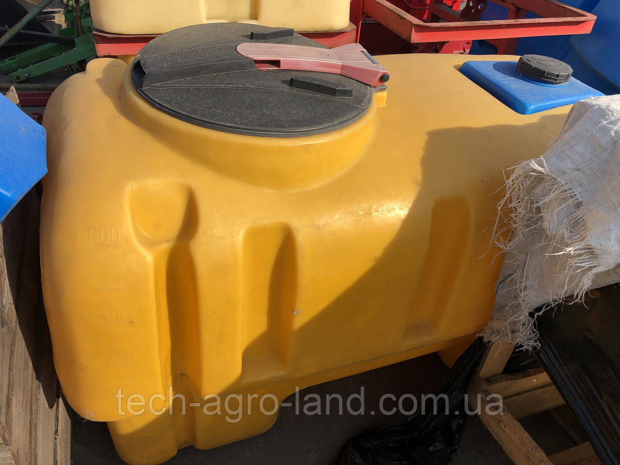 Бочка на обприскувач 600 л Польща
