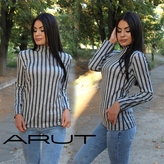 Женская водолазка в полоску