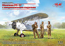 Stearman PT-17 з американськими кадетами. Збірна модель біплана. ICM 32051