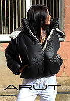 Черная дутая короткая курточка с бежевой подкладкой