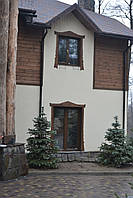 Дерев'яні панелі для стін будинку, дерев'яні рами на вікна