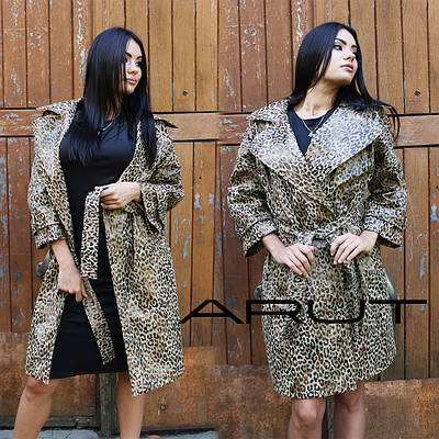 Жіночий леопардовий плащ з екошкіри