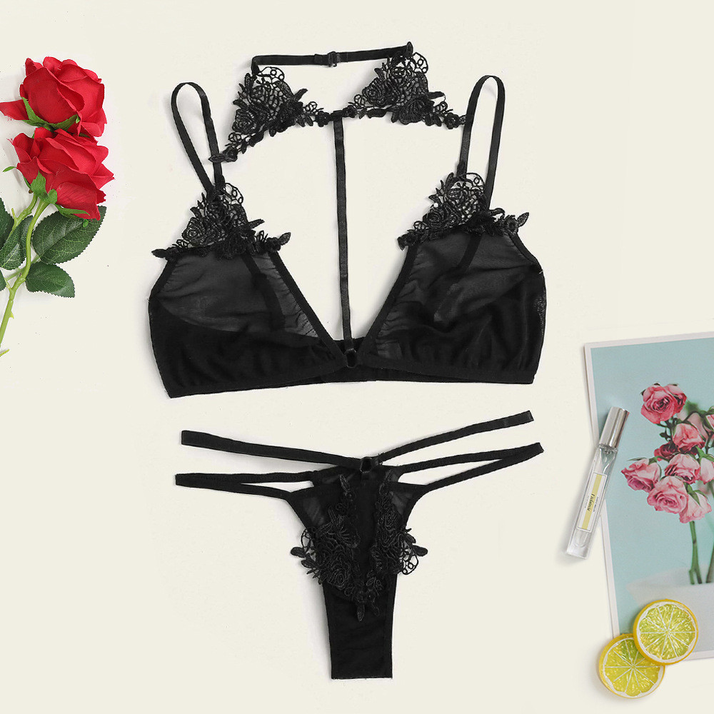 Комплект из мягкого кружева