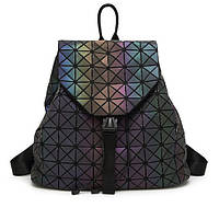 Модный рюкзак женский городской. Яркий рюкзак хамелеон Bao Bao Issey Miyake. Рюкзак для девочки