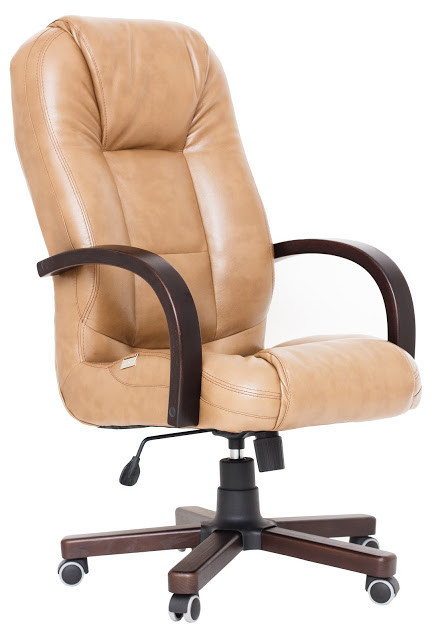 Крісло офісне Севілья Вуд підлокітники дерево горіх механізм Tilt шкірозамінник Титан Крем (Richman ТМ)