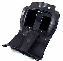 Пластик на GRAND PRIX — надколінний (де замок запалювання.)