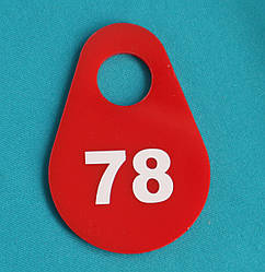 Гардеробний номерок “Груша” червоний акрил 3 мм (70×50 мм, отвір 18 мм)